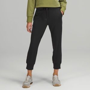 NWT Lululemon Ready to rulu cropped jogger